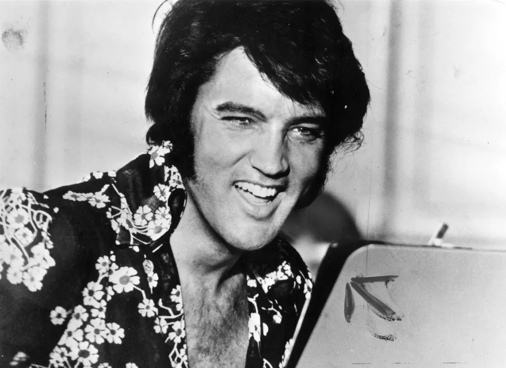 Elvis Presley riant vers 1975. | Photo : Getty Images