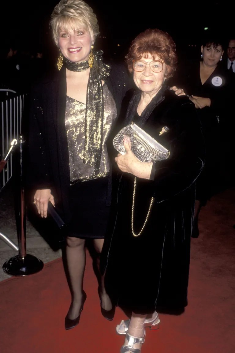 Roslyn Kind y Diana Rosen en el estreno de "Prince of Tides" en Century City, el 11 de diciembre de 1991. | Foto: Getty Images