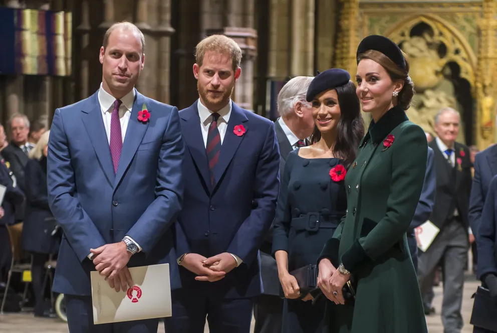 El príncipe William, Kate Middleton, el príncipe Harry y Meghan Markle en la Abadía de Westminster, el 11 de noviembre de 2018 en Londres, Inglaterra. | Foto: Getty Images