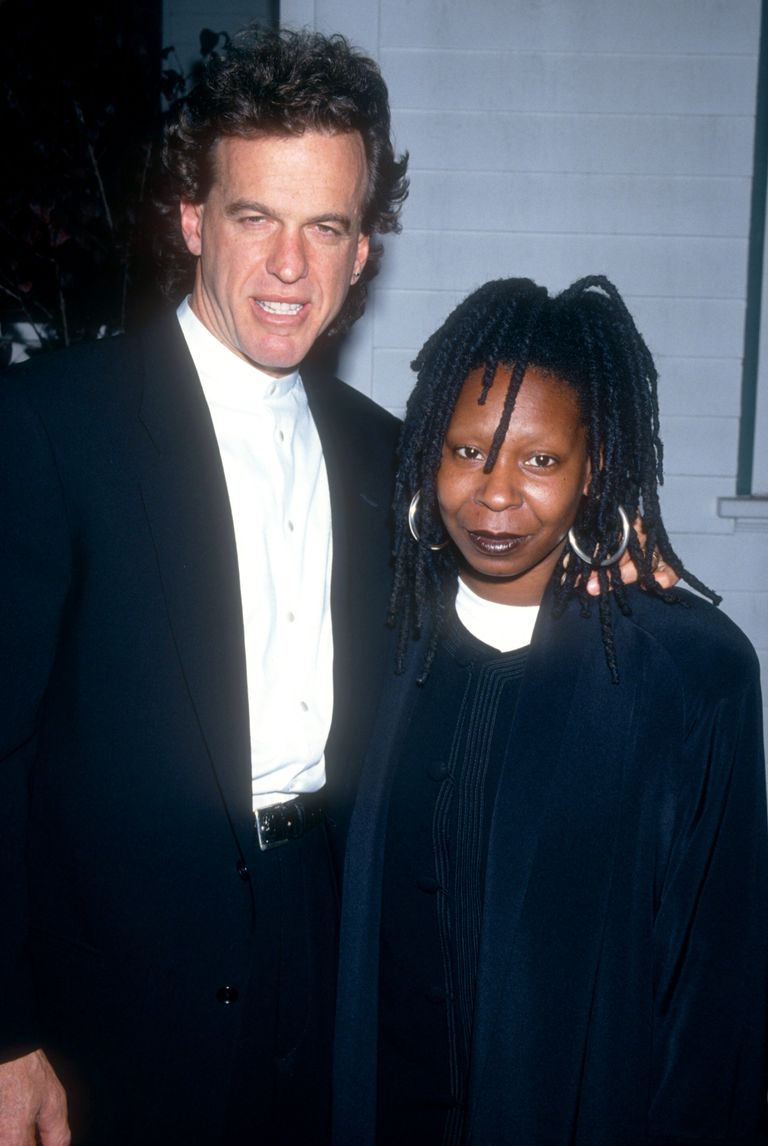 Lyle Trachtenberg et Whoopi Goldberg lors du dîner de remise des prix de la Dream Street Foundation le 22 octobre 1994 à Beverly Hills, en Californie | Source : Getty Images