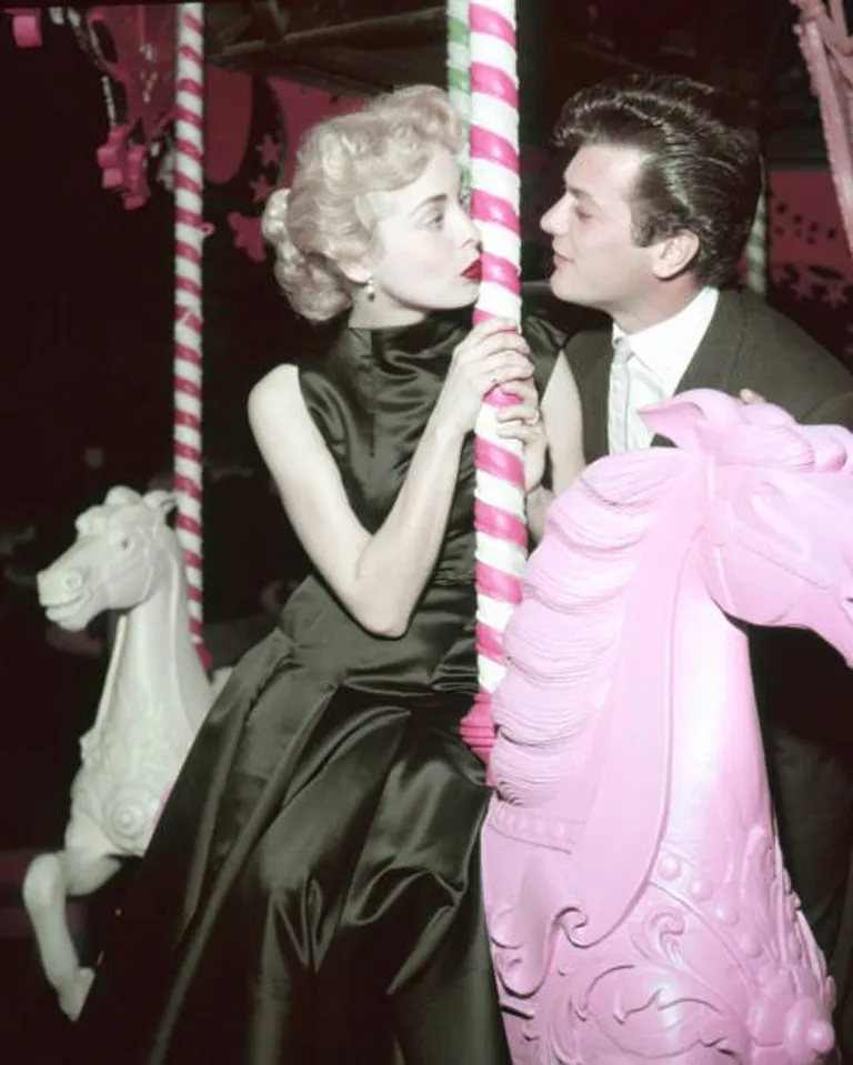 American actors married Tony Curtis and Janet Leigh on a carousel, around 1955 |  Source: Getty Images