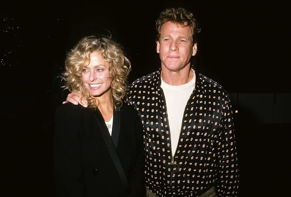 Farrah Fawcett et Ryan O'Neal en mars 1989. | Photo : Getty Images