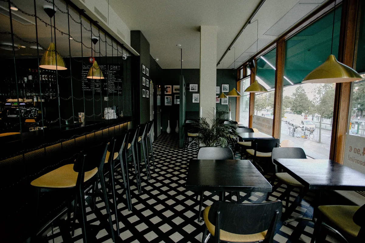 Ma mère et moi avons rageusement laissé mon père derrière nous au restaurant | Photo : Pexels