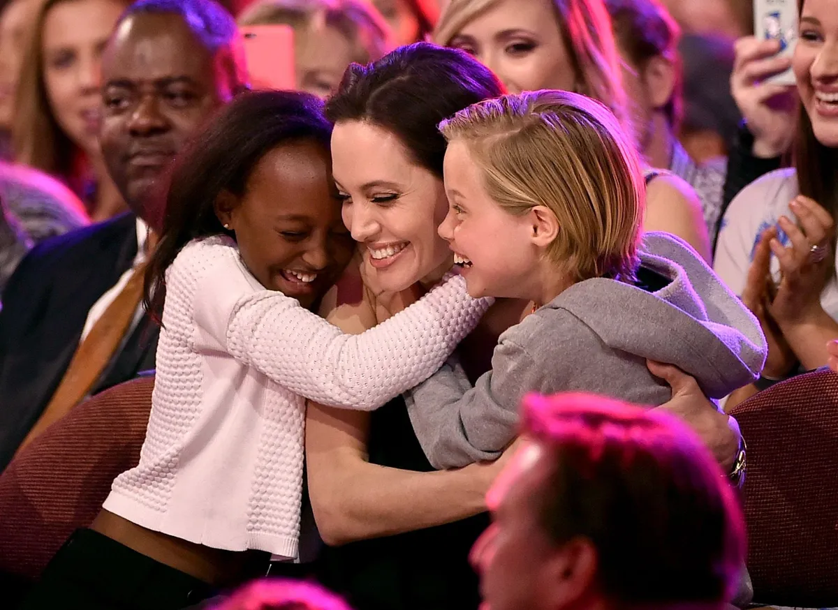 Angelina Jolie hugs Zahara Marley Jolie-Pitt and Shiloh Nouvel Jolie-Pitt after winning award for Favorite Villain in 'Maleficent' during Nickelodeon's 28th Annual Kids' Choice Awards on March 28, 2015 | Photo: Getty Images