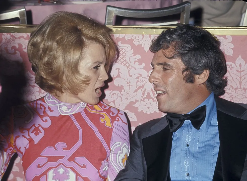 Angie Dickinson et Burt Bacharach à Beverly Hills, en Californie, en avril 1971 | Photo : Getty Images