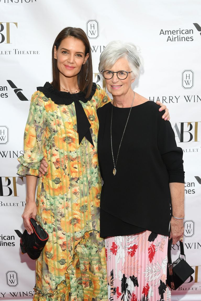 L'actrice Katie Holmes et sa mère Kathleen Stothers-Holmes au Metropolitan Opera House le 20 mai 2019 | Source : Getty Images