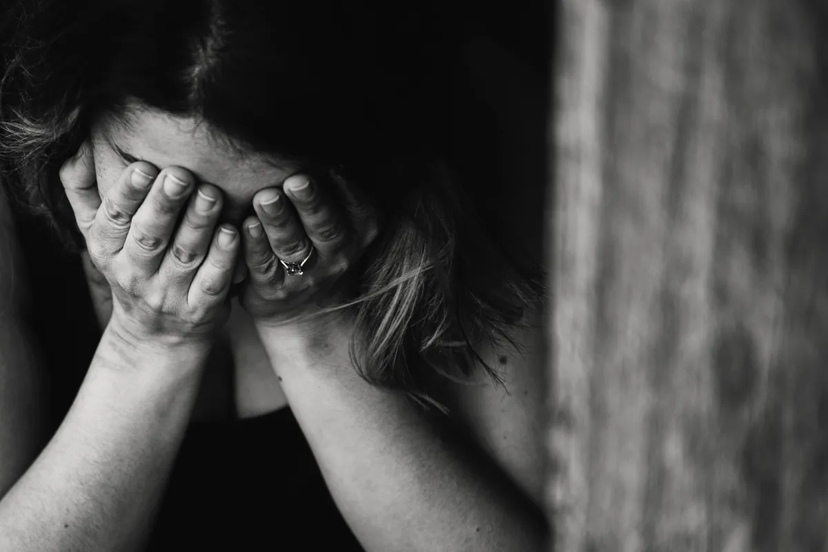 Anna couldn't stop crying as she explained why she didn't want to reveal her pregnancy | Photo: Pexels