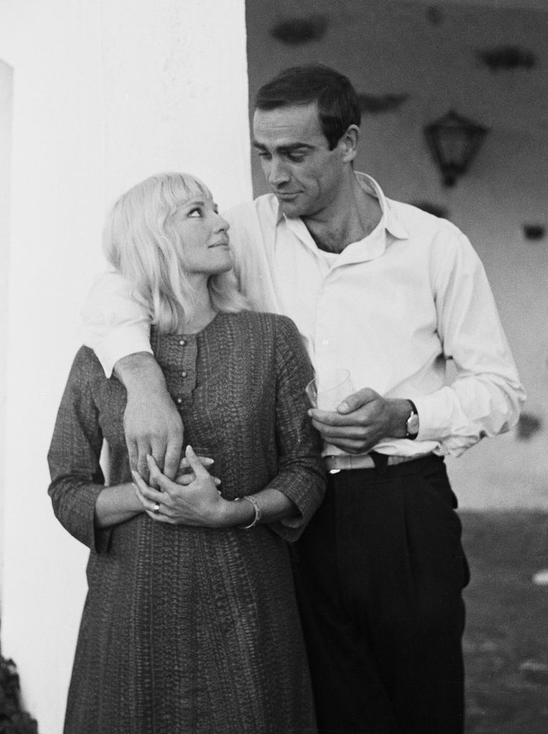 Sean Connery et Diane Cilento en lune de miel près de Marbella, dans le sud de l'Espagne, peu après leur mariage secret à Gibraltar, le 2 décembre 1962 | Source : Getty Images