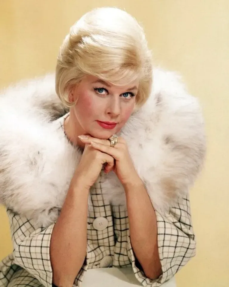 The American actress Doris Day in a fur-trimmed coat, approx.  1963. |  Photo: Getty Images