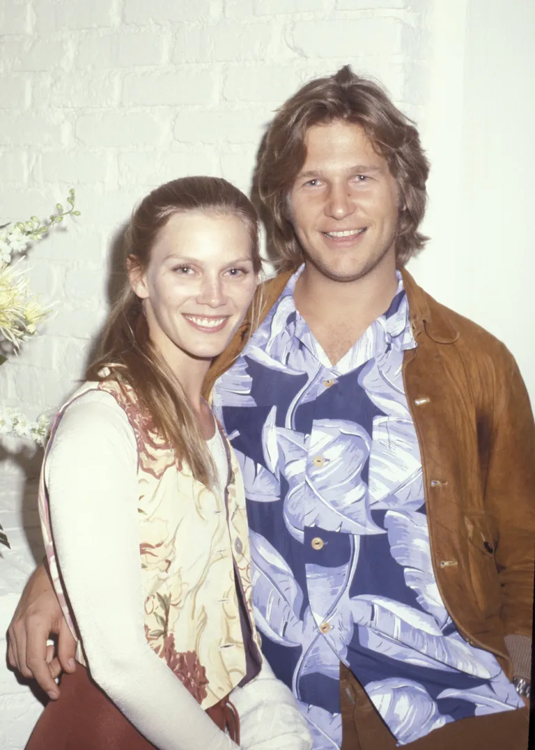 Susan Bridges et Jeff Bridges lors de l'ouverture de la boutique du Camp Beverly Hills à Beverly Hills, vers 1977. | Photo : Getty Images