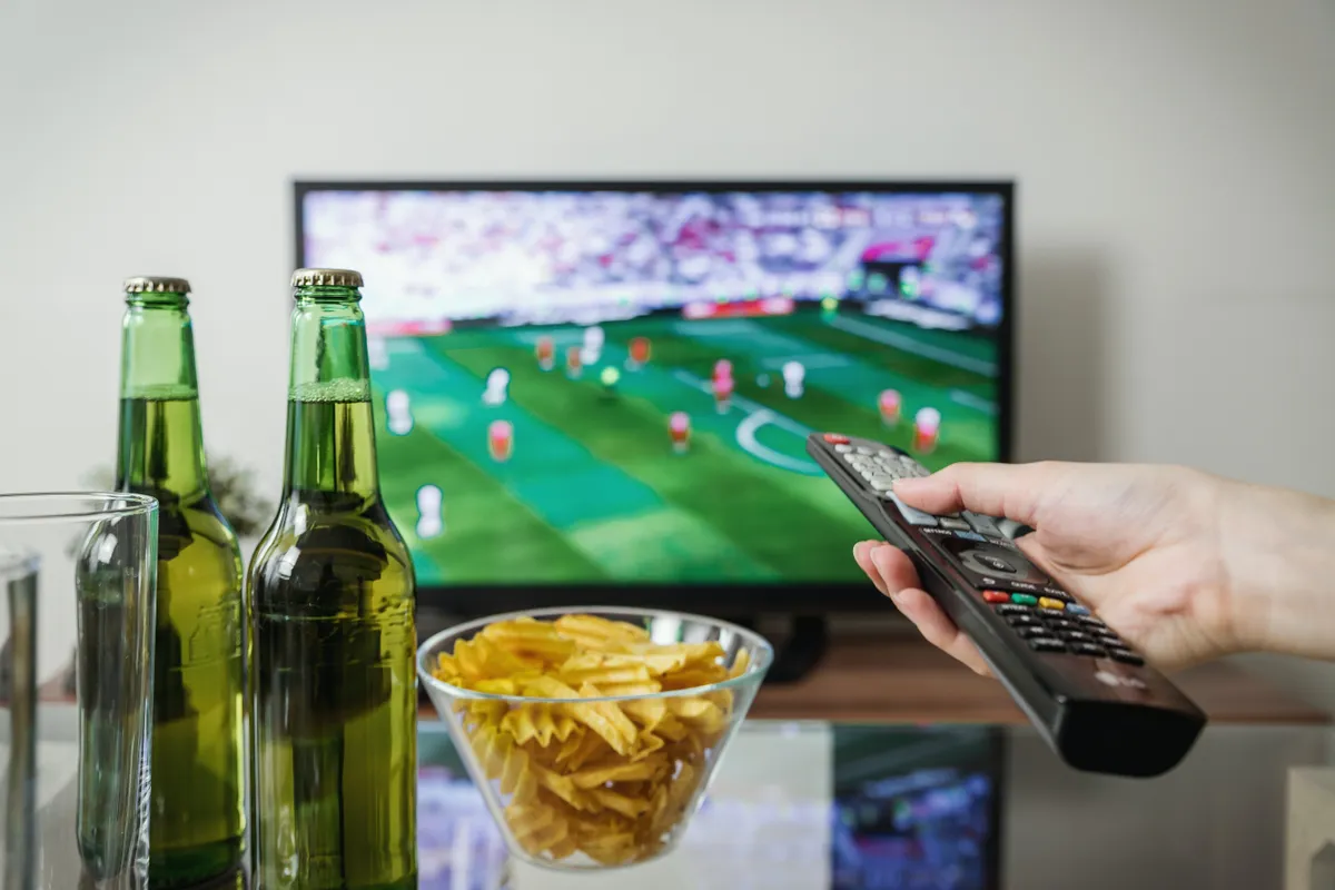 Aiden regardait le match et ne m'a pas aidé. | Photo : Pexel