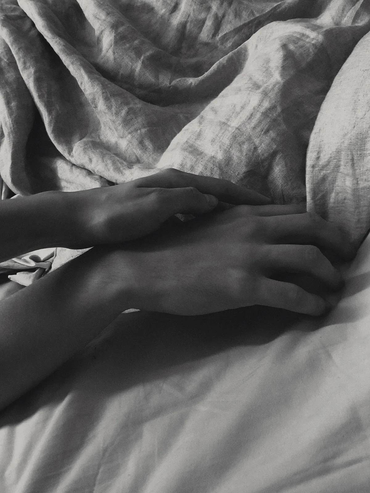 Junie a tenu la main de son père pendant qu'il communiquait son testament. | Photo : Pexels
