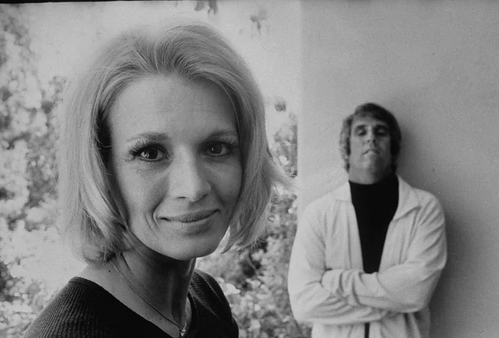 Burt Bacharach et sa femme Angie Dickinson en mai 1974 | Photo : Getty Images
