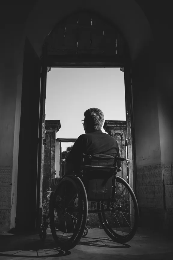 Hombre en una silla de ruedas. | Foto: Pexels