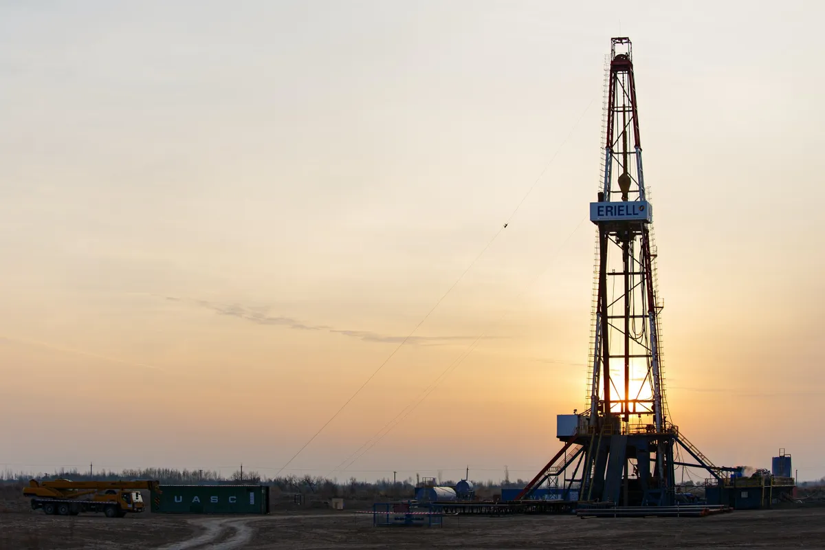 Oil tower | Source: Unplash