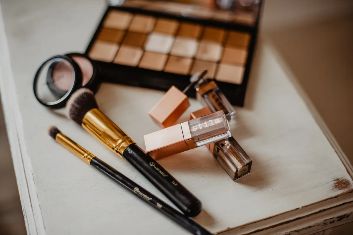Karen se demandait d'où venait le rouge à lèvres rose. | Photo : Pexels