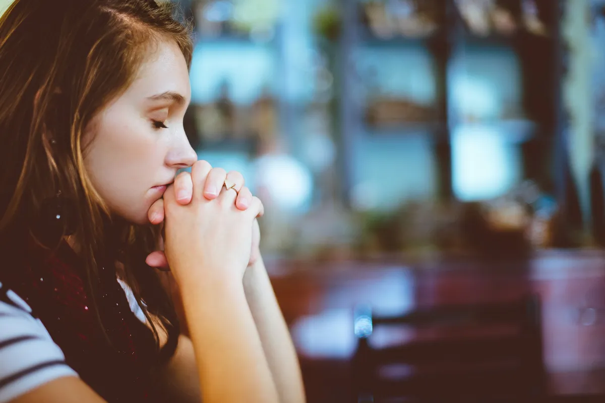 Woman praying | Source: Unsplash