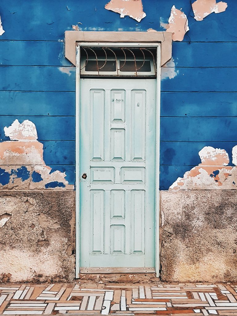 Fachada de una vivienda deteriorada. | Foto: Unsplash