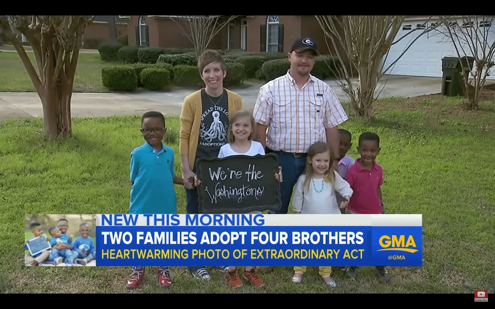 Quatre frères qui ont trouvé un foyer après avoir été placés en famille d'accueil. | Photo : YouTube/ABCNews