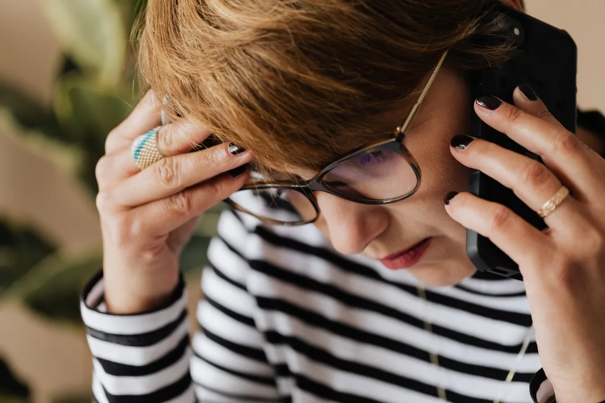 Je me suis sentie désorientée après avoir écouté l'homme au téléphone | Photo : Pexels