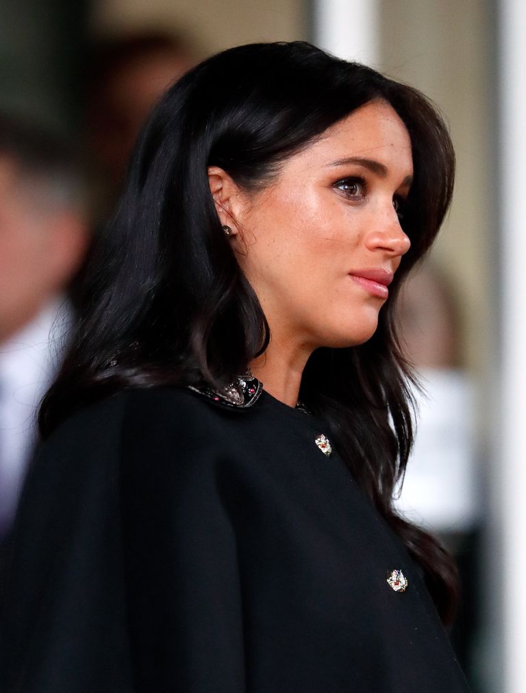 Meghan Markle, duchesse de Sussex, en visite à la Maison de la Nouvelle-Zélande pour signer le Livre de condoléances au nom de la famille royale dans une mosquée de Christchurch, le 19 mars 2019 à Londres, en Angleterre. | Source : Getty Images