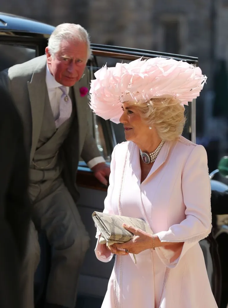 Le prince Charles et la duchesse Camilla à la chapelle Saint-Georges avant le mariage du prince Harry et de Meghan Markle, le 19 mai 2018, à Windsor, en Angleterre. | Source : Gareth Fuller - WPA Pool/Getty Images