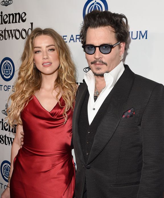 Amber Heard y Johnny Depp en la gala The Art of Elysium Heaven el 9 de enero de 2016, en Culver City, California. | Foto: Getty Images