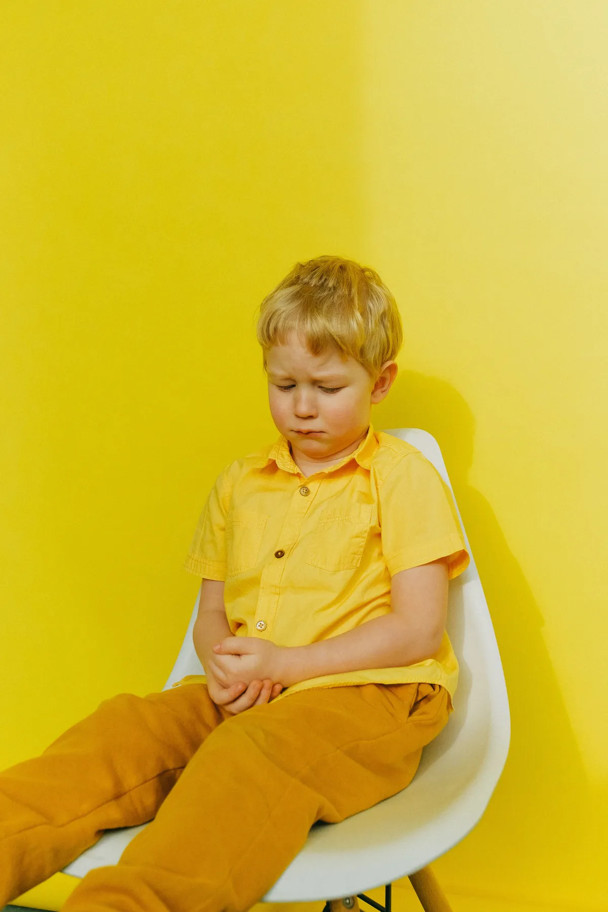 Sa mère l'a puni, et lui a imposé une pause de 10 minutes. | Photo : Pexels/Anna Shvets