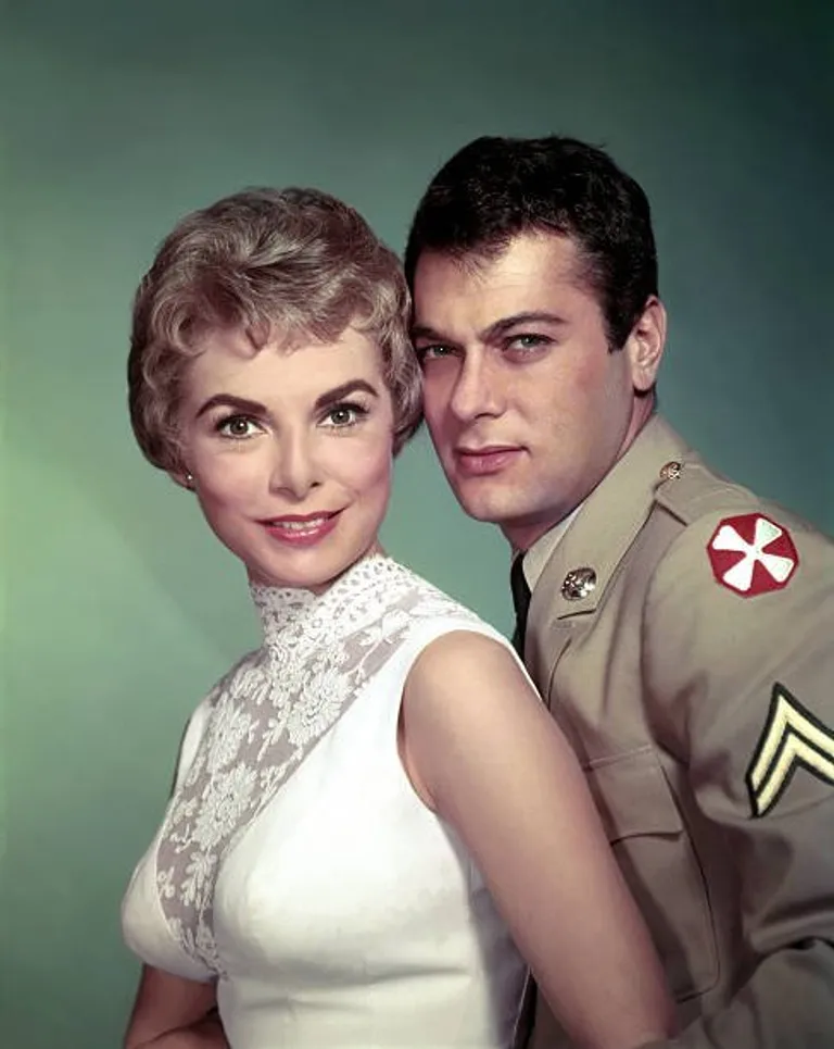 Promotional portrait of American actors Janet Leigh and Tony Curtis for the film Strictly for Pleasure directed by Blake Edwards |  Source: Getty Images
