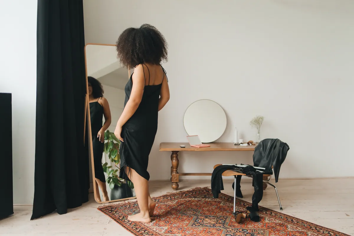 J'essayais ma nouvelle robe quand Stella est entrée dans ma chambre. | Photo : Pexel