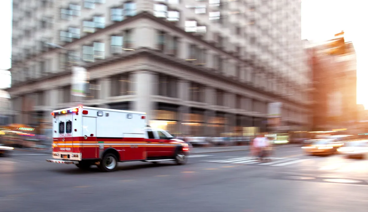 Ambulance responding to an emergency | Foto: Getty Images