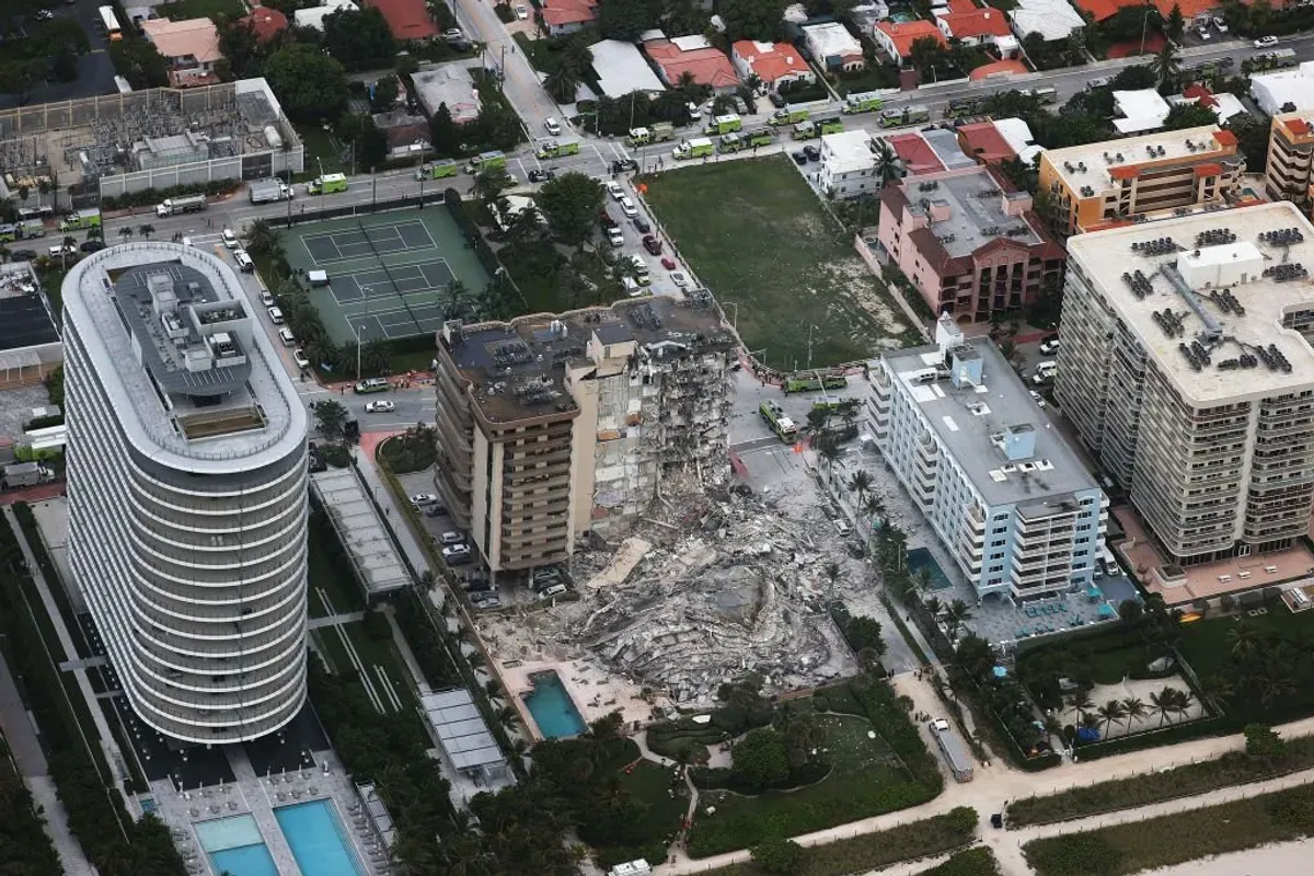 Vista aérea del edificio de condominios Champlain Towers, el 24 de junio de 2021 en Surfside, Florida. | Foto: Getty Images