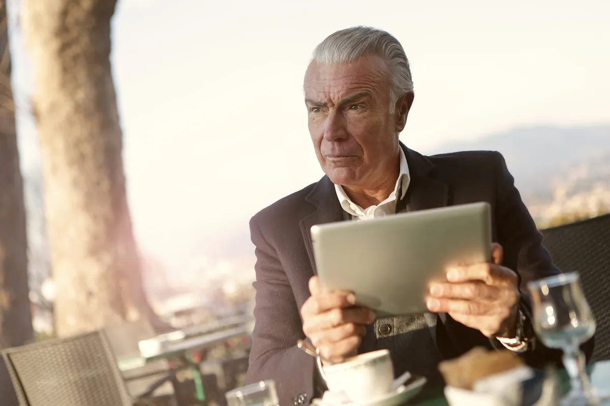 Mon père se vantait de ce qu'il gagnait par rapport à Jonathan | Photo : Pexels