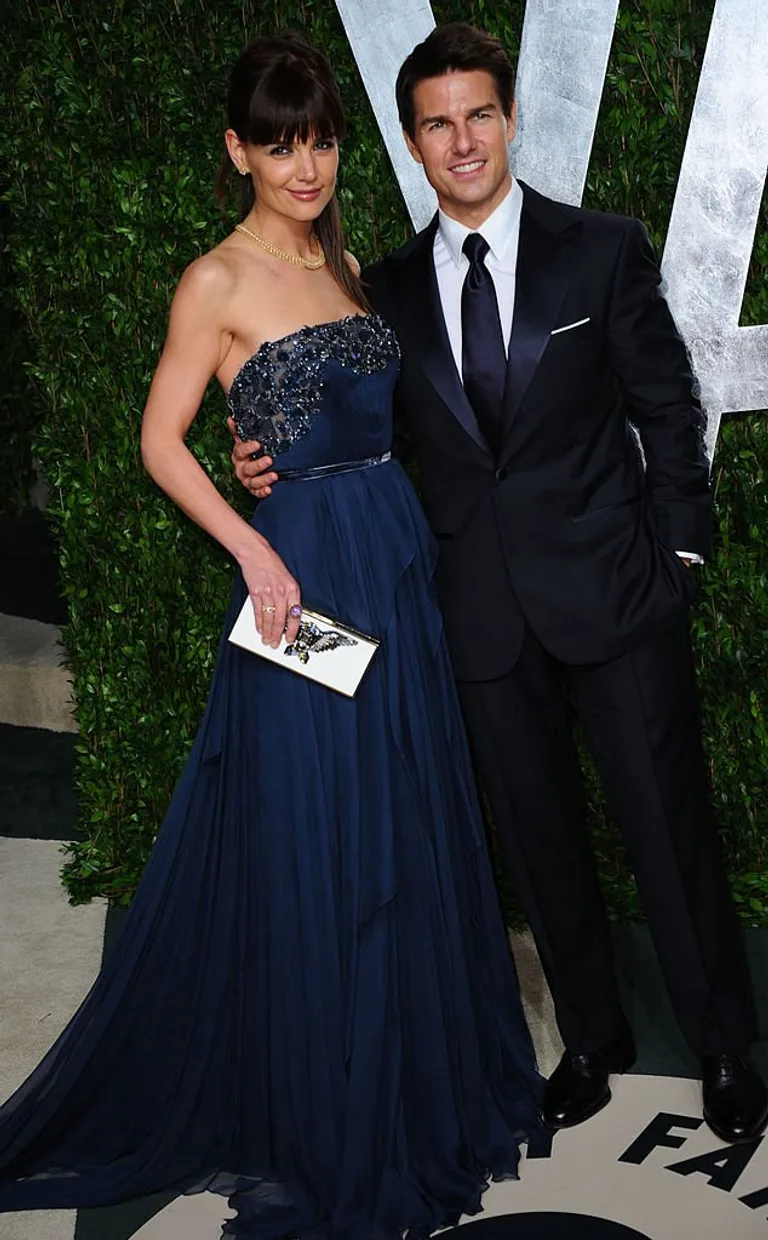 Katie Holmes et Tom Cruise assistent à la Vanity Fair 2012 Oscar Party le 26 février 2012 à West Hollywood, en Californie. | Photo : Getty Images