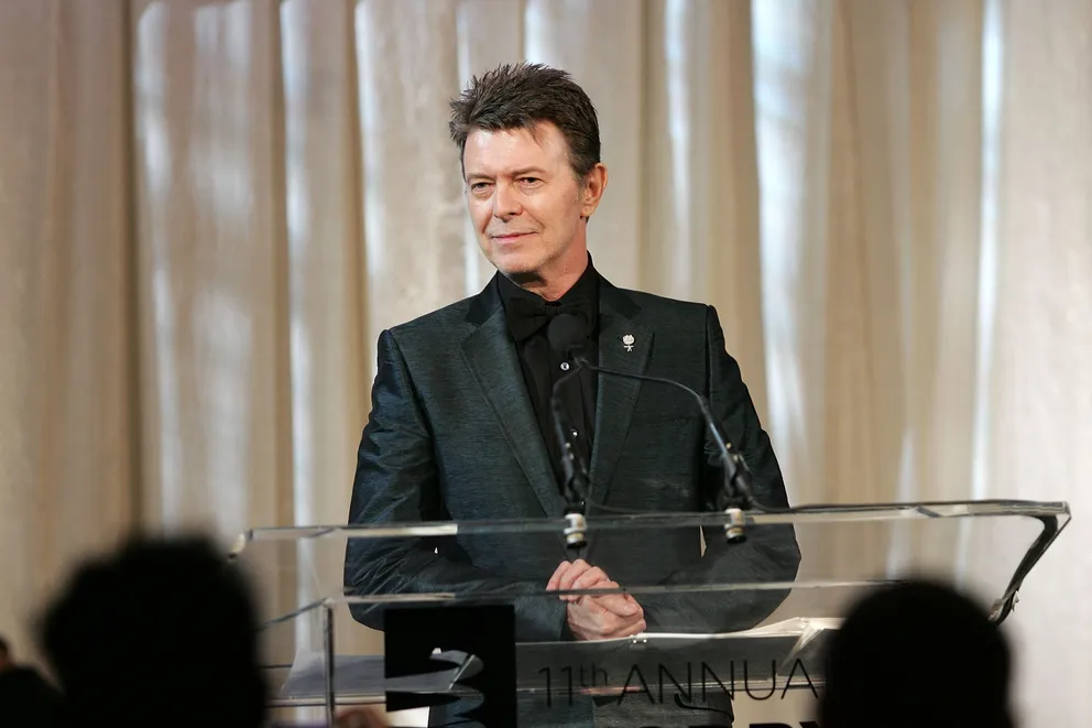 David Bowie acceptant le prix Webby Lifetime Achievement le 5 juin 2007 à New York. | Photo : Getty Images