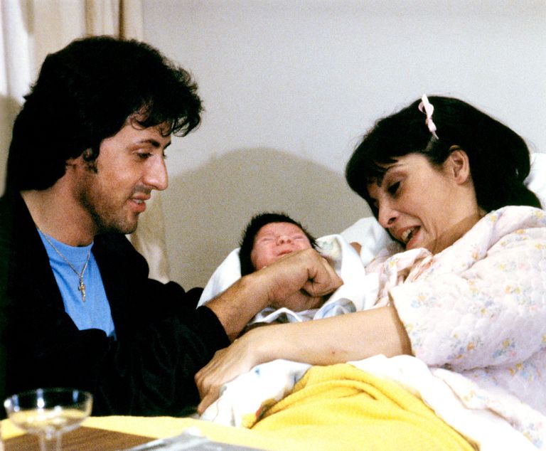 Talia Shire et Sylvester Stallone sur le tournage de son film "Rocky II". | Source : Getty Images    