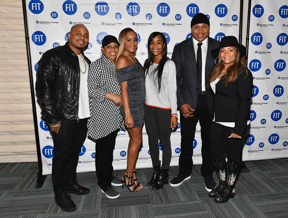Simone Smith and rapper LL Cool with their children at The Fashion Institute of Technology on May 25, 2017. | Photo: Getty Images