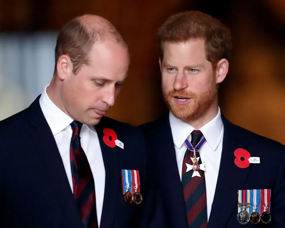 El príncipe William y el príncipe Harry el 25 de abril de 2018 en Londres, Inglaterra. | Foto: Getty Images