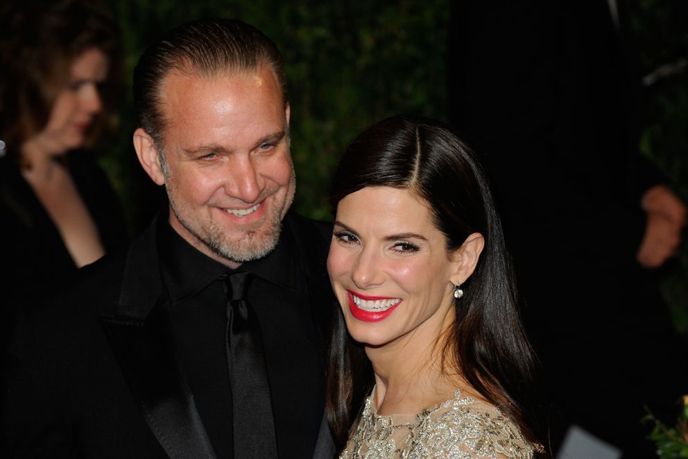 Jesse James y Sandra Bullock en la Vanity Fair Oscar Party, el 7 de marzo de 2010 en West Hollywood, California. | Foto: Getty Images