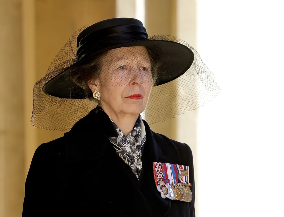 La princesse Anne lors de la procession cérémoniale pendant les funérailles du prince Philip au château de Windsor le 17 avril 2021 | Source : Getty Images