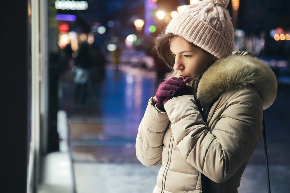 Je grelottais dans la neige. | Photo : Getty Images