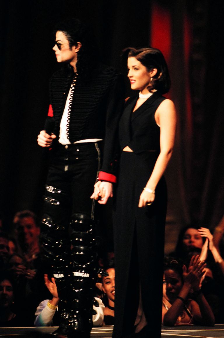 Michael Jackson y Lisa Marie Presley durante los MTV Video Music Awards de 1994, en el Radio City Music Hall de Nueva York. | Foto: Getty Images