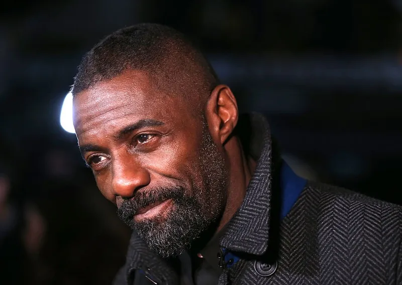 Idris Elba asiste al estreno de "100 Streets", el 8 de noviembre de 2016. | Foto: Getty Images