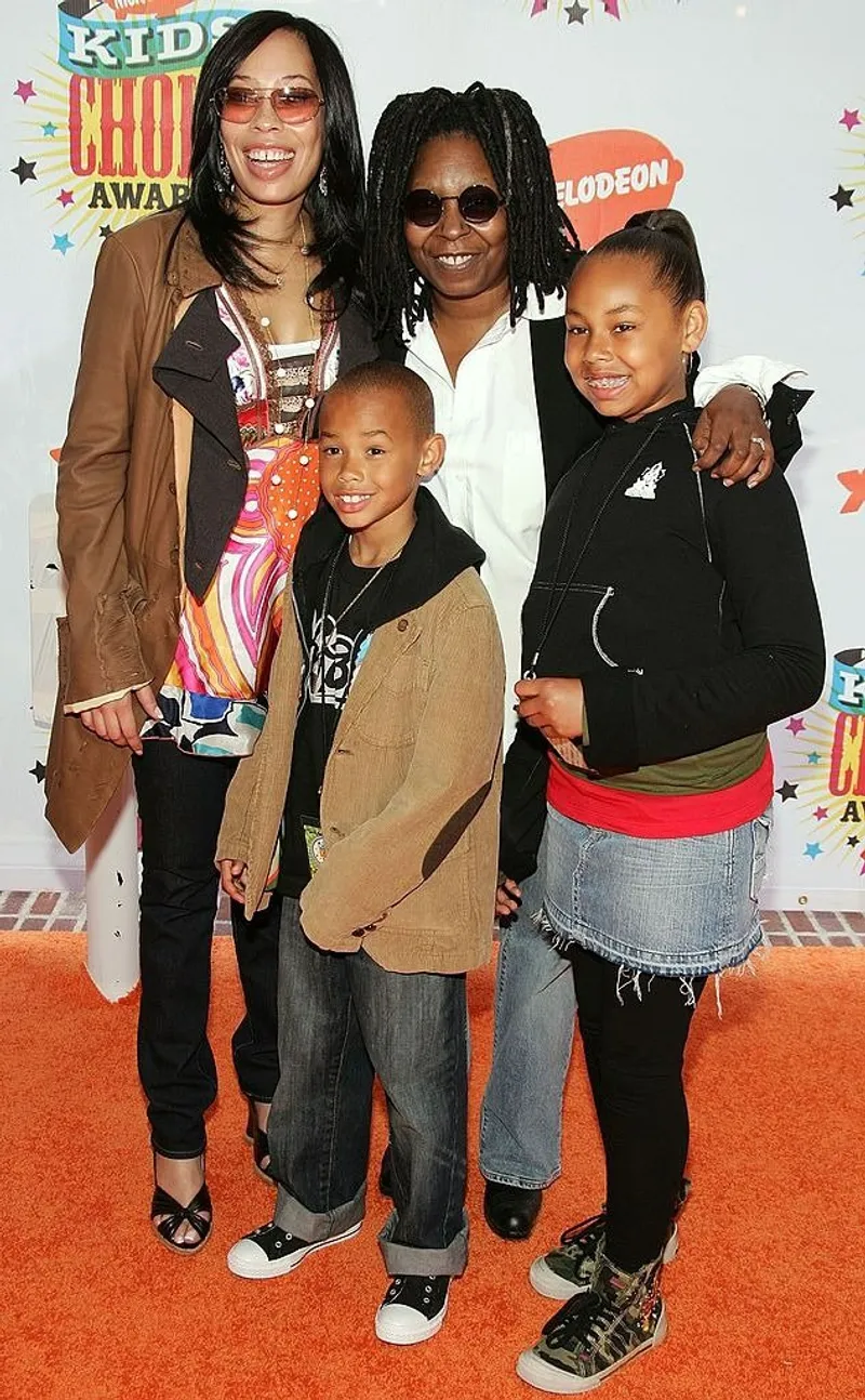 Whoopi Goldberg with daughter and grandkids during Nickelodeon's 19th Annual Kids' Choice Awards | Photo: Getty Images