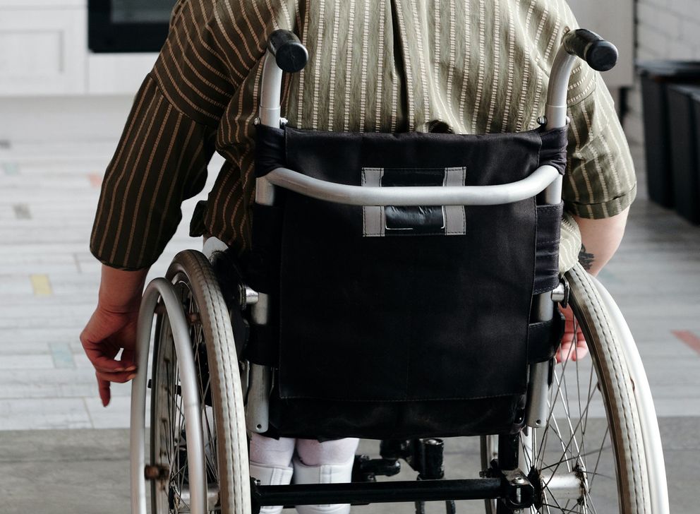 Mujer en silla de ruedas. | Foto: Pexels