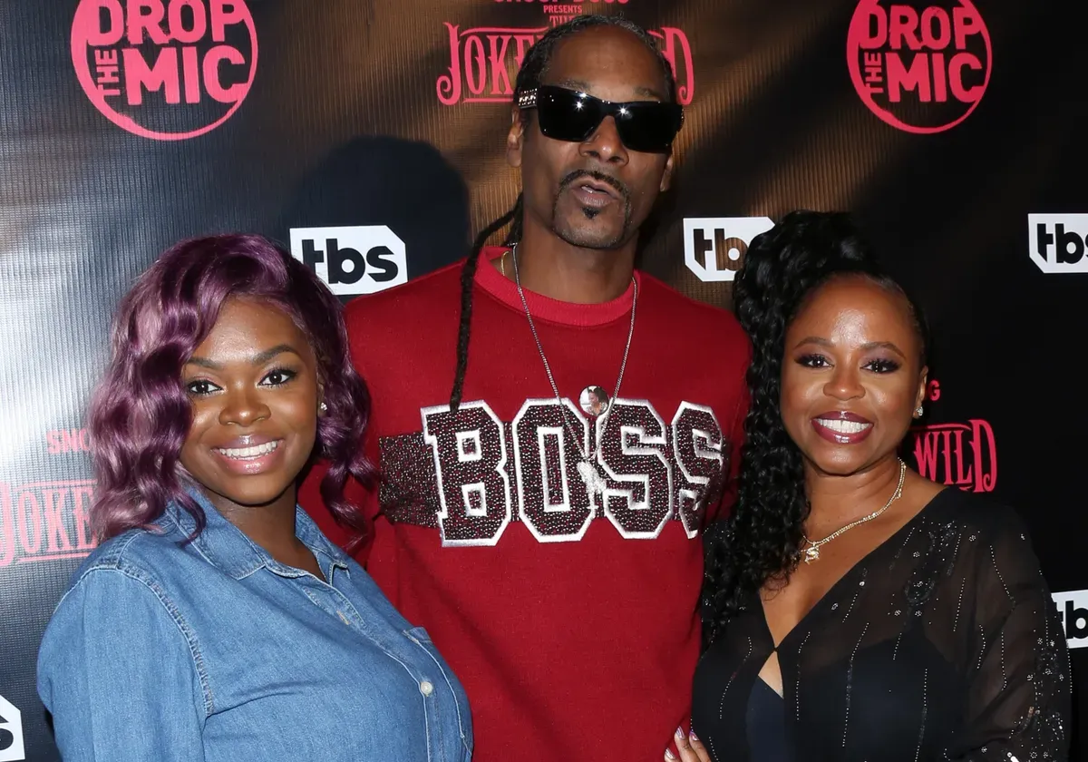 Cori Broadus, Snoop Dogg and Shante Broadus at TBS's "Drop The Mic" and "The Joker's Wild" premiere  in Los Angeles on October 11, 2017. | Photo: Getty Images
