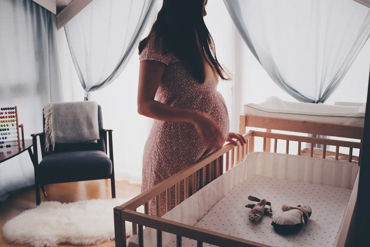 Laura a décidé d'élever le bébé seule | Photo : Unsplash