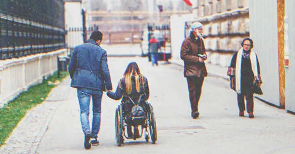 Caroline s'est retrouvée dans un fauteuil roulant et pensait que Jacob allait la quitter. | Source : Shutterstock