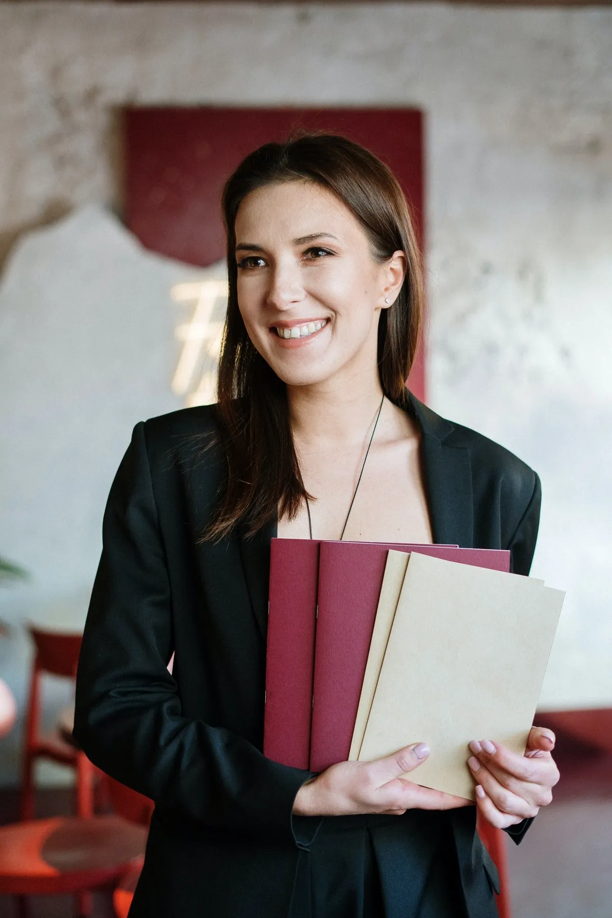 Wendy est allée parler à l'hôtesse mais elle était furieuse que Mme Palmer lui fasse perdre son temps. | Source : Pexels