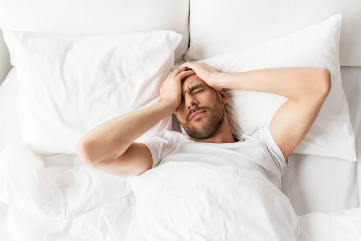 En raison de la gueule de bois, l'homme a dormi quelques heures de plus | Photo : Shutterstock